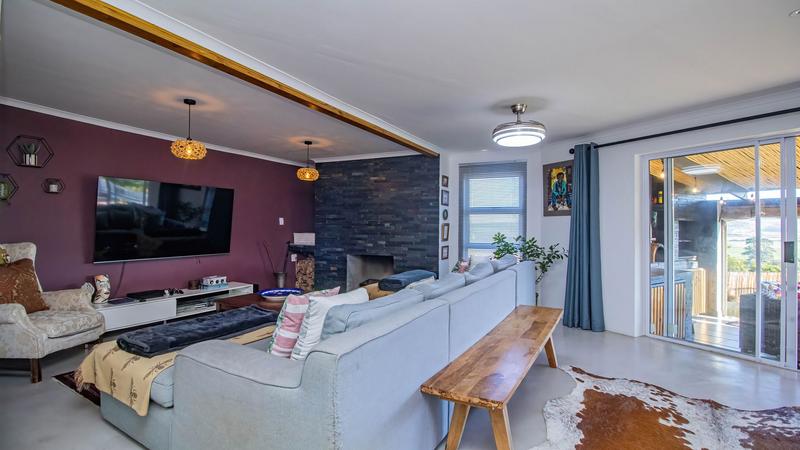 5 Bedroom Property for Sale in Fraaiuitsig Western Cape